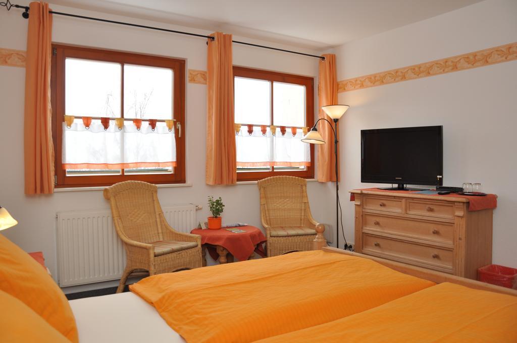 Steakhouse & Pension Crazy Horse Suhl Habitación foto